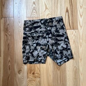 Lululemon diamond dye bike shorts, size 8